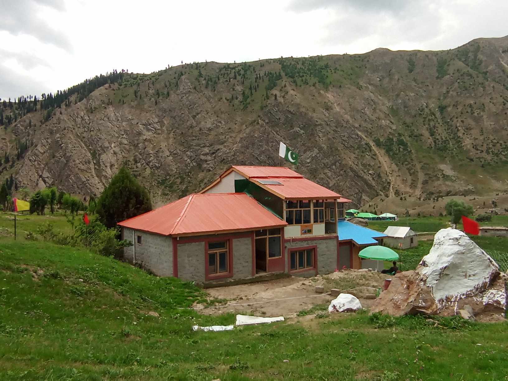 Comfortable room with mountain view at Parbat 4 Seasons Resort